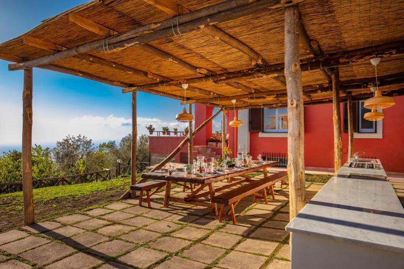 Villa Aprea luxury villa with stunning views and private heated pool - image 9