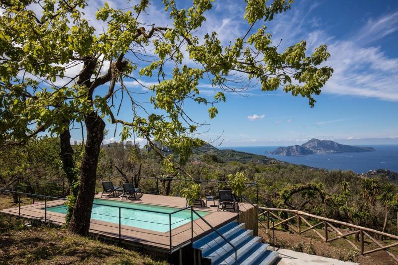Villa Aprea luxury villa with stunning views and private heated pool - image 3