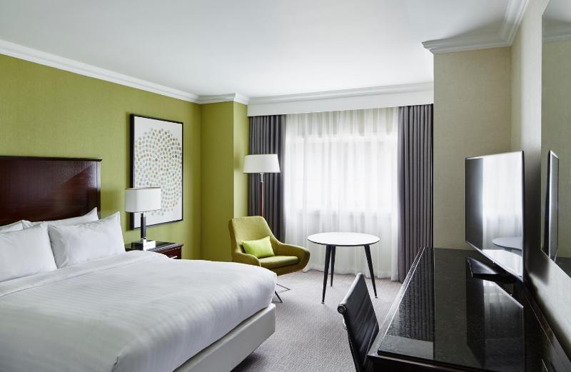 Deluxe King Room image 1