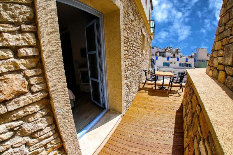 Deluxe Double Room with Balcony and Sea View image 4