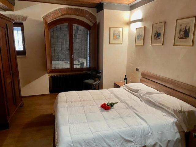 Standard Double Room image 1
