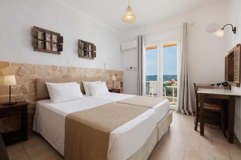 Double Room with Mountain View image 1