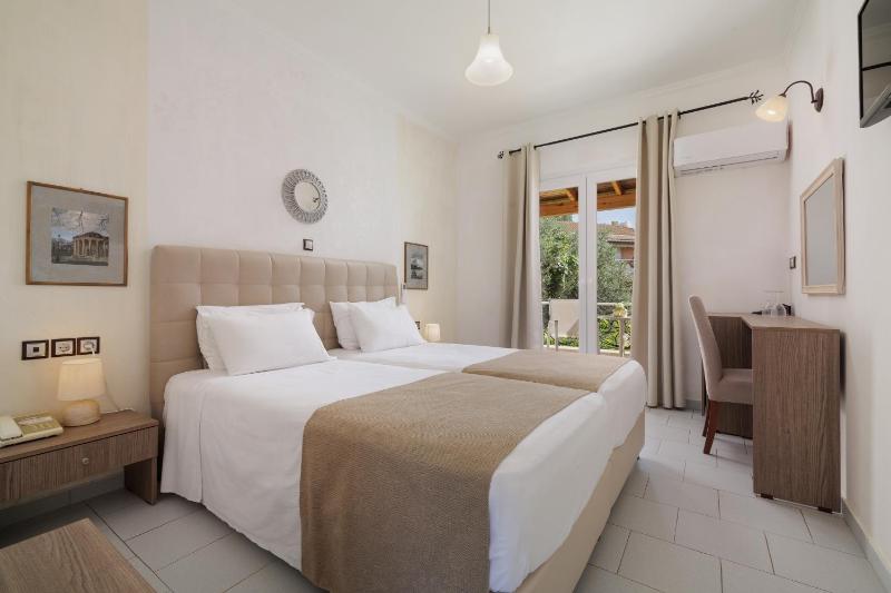 Double Room with Garden View image 1