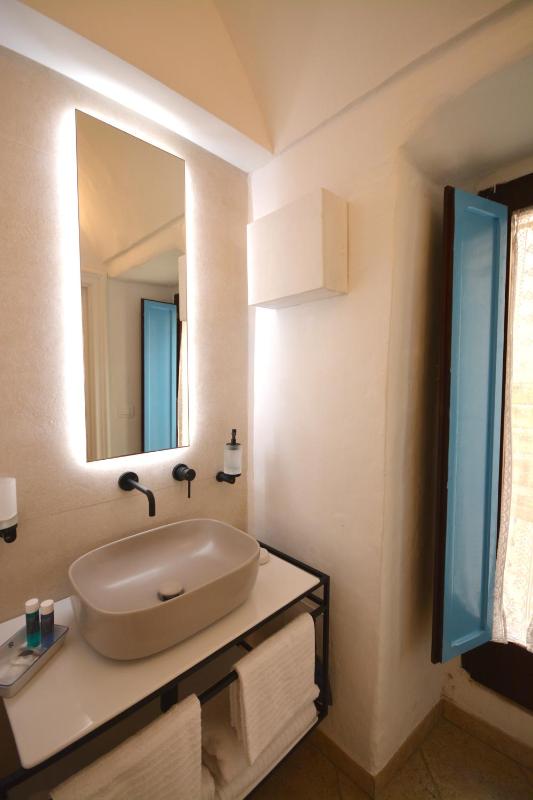 Standard Double Room image 4