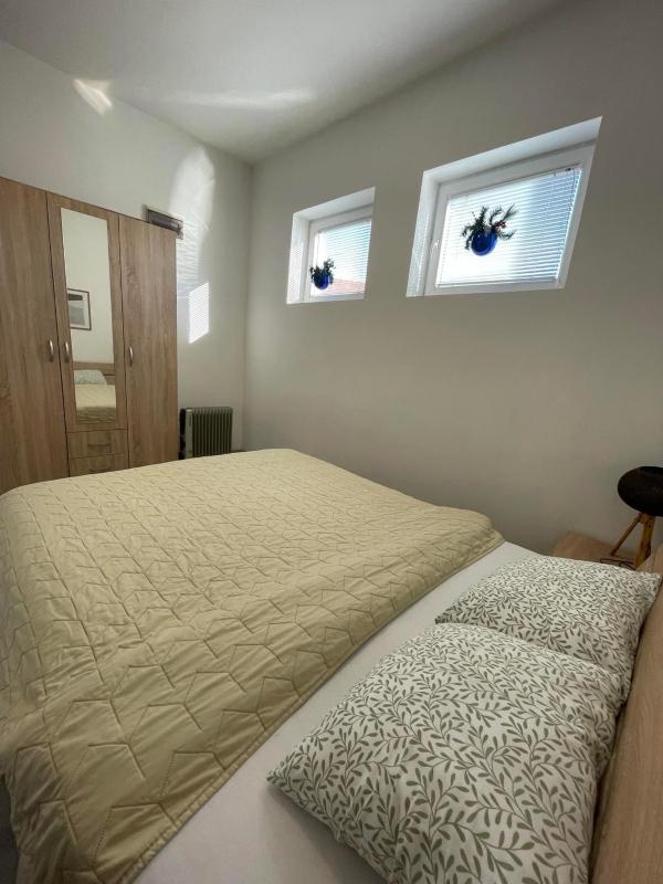 One-Bedroom Apartment image 3