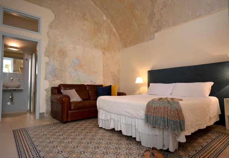 Economy Double Room image 1