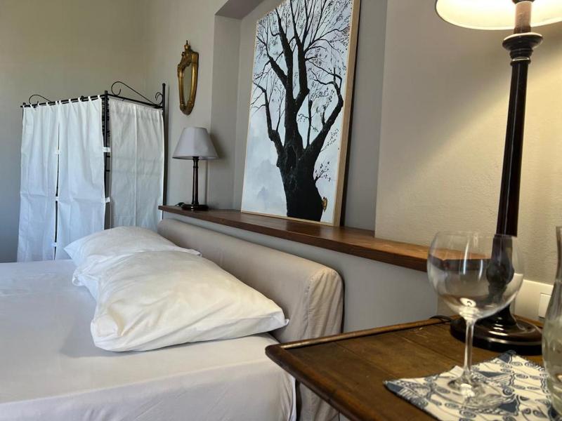 Deluxe Double Room with Balcony and Sea View image 2