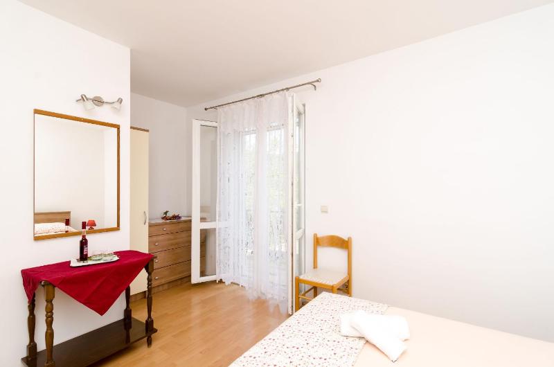 Double Room with Balcony and Sea View image 1