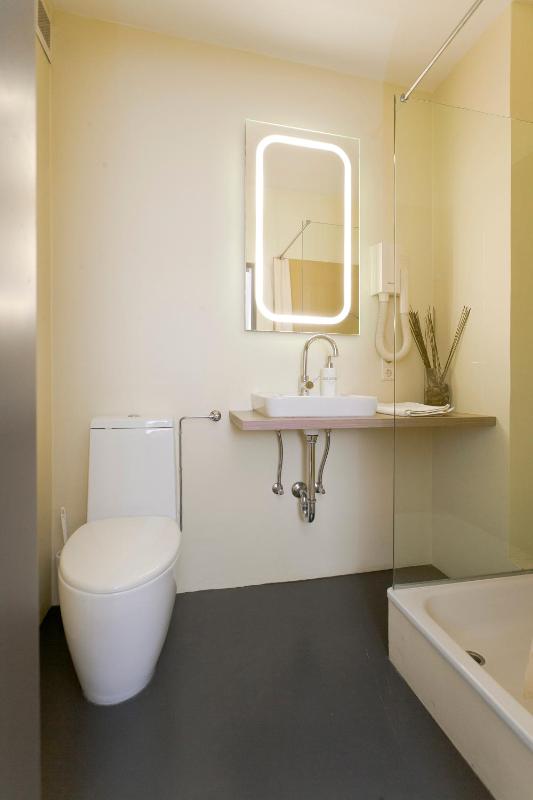 Single Room image 4