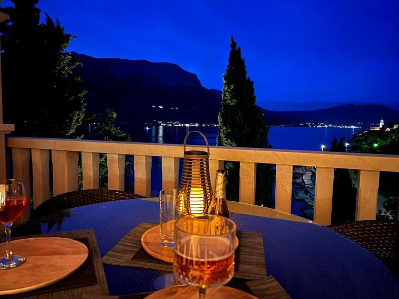 Two-Bedroom Deluxe Apartment with Ocean View image 2