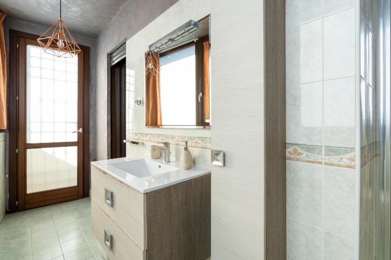 Standard Double Room image 3