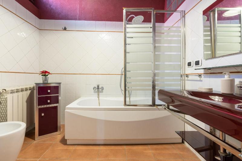 Double or Twin Room with Private External Bathroom image 2