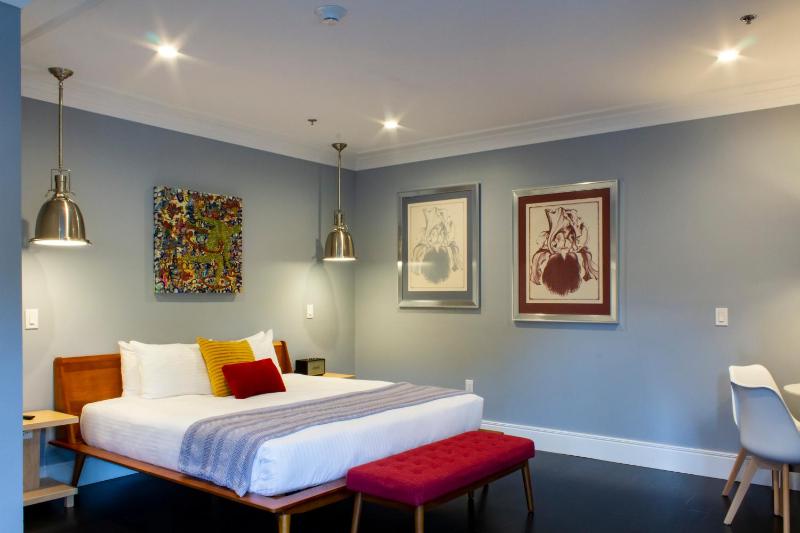 Standard King Room image 1
