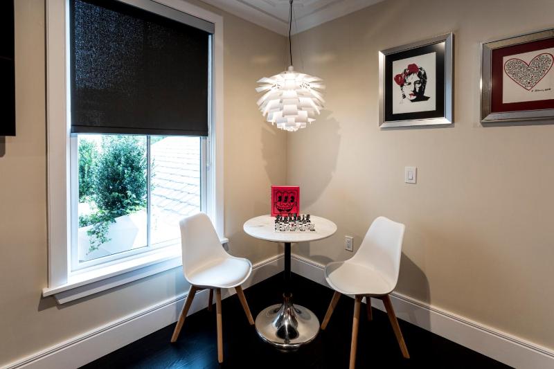 Standard King Room image 2
