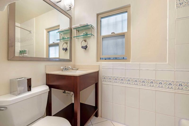 Deluxe Double Room with Two Double Beds image 2