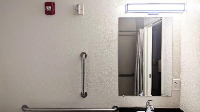 Double Room - Disability Access - Roll In Shower image 2