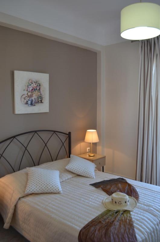 Double or Twin Room with City View image 3