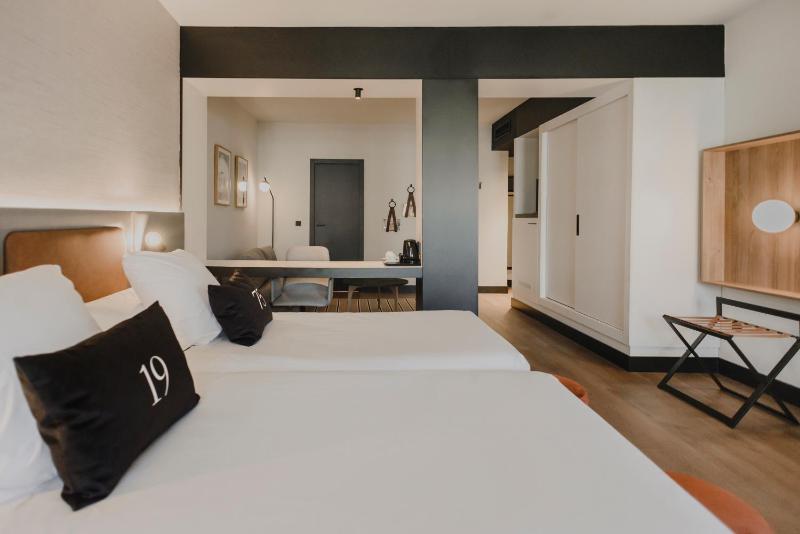 Double Room with Terrace image 3
