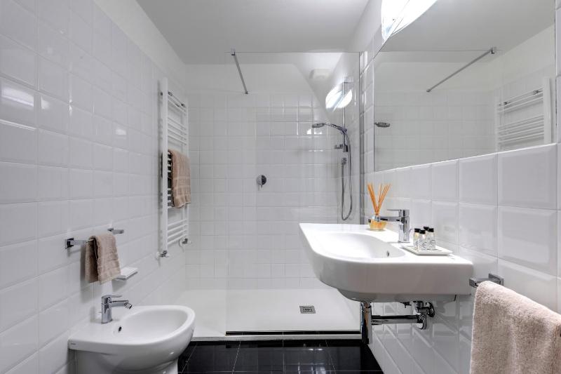 Triple Room with Private Bathroom image 4