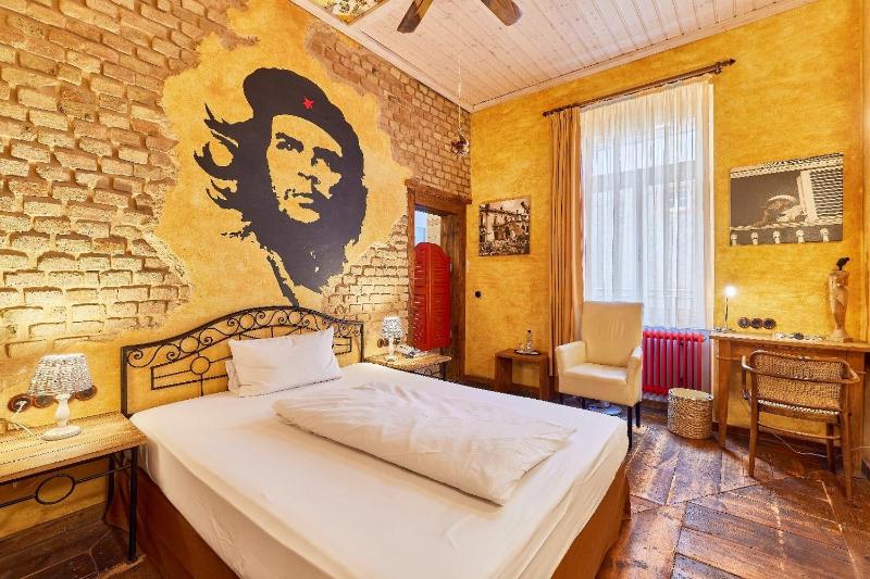 Double Room image 3