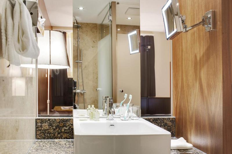 Family Room with 2 Bedrooms image 3