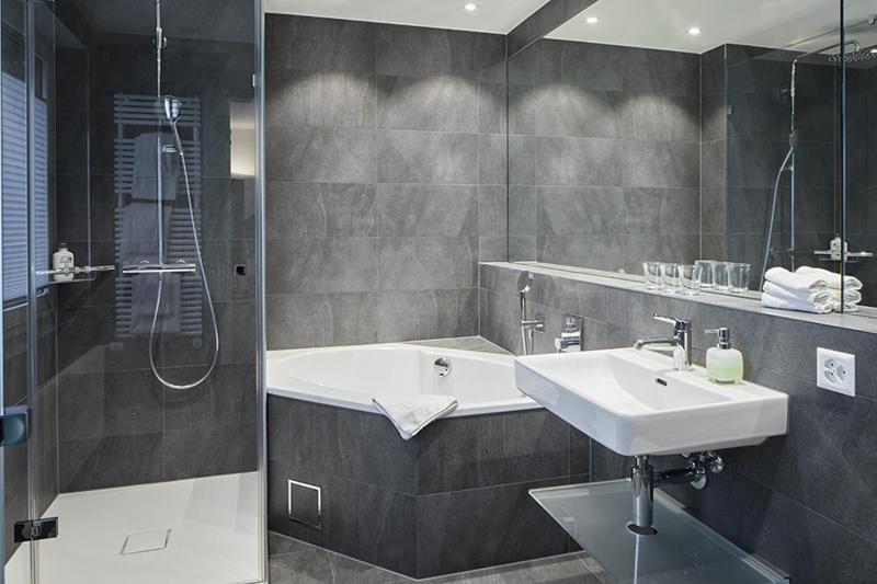 Quiet 2-Bedroom Suite image 4