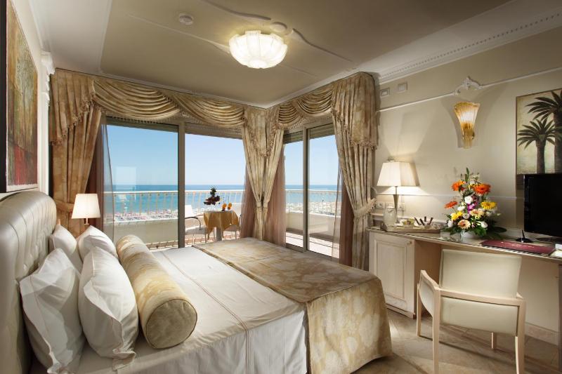 Suite with Sea View image 1