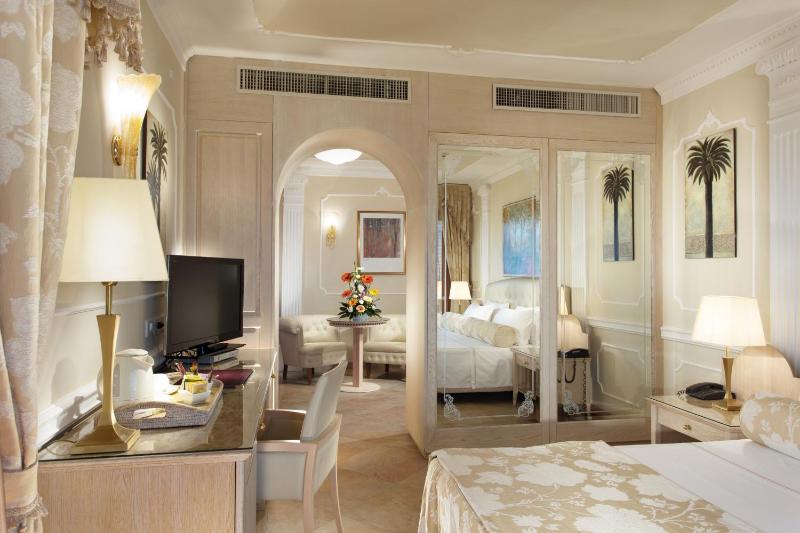 Suite with Sea View image 4