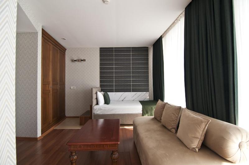 Suite Room with Sea View image 2