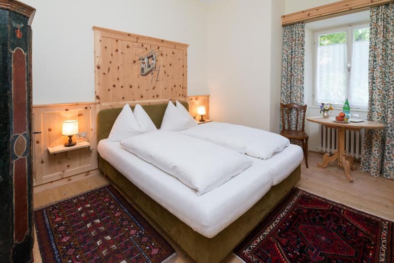 Small Double Room image 3