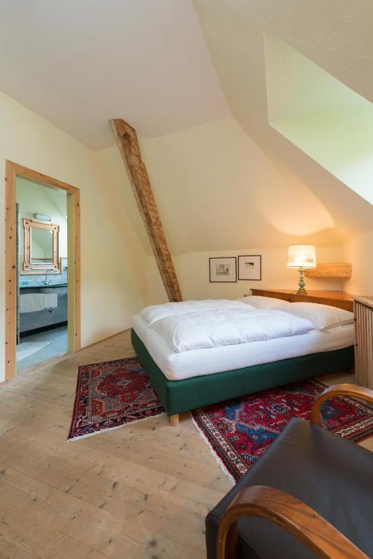 Small Double Room image 1