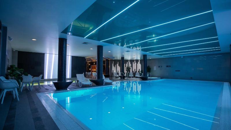 Standard Room with Daily Spa Access image 2