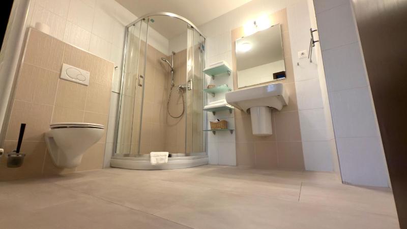 Aston Hotel - image 4