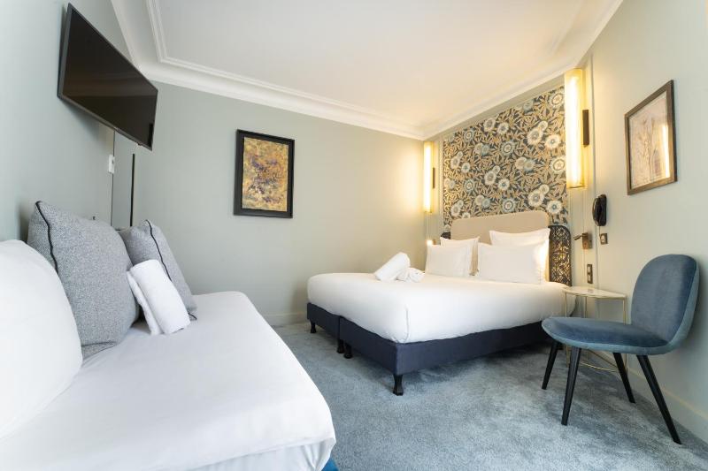 Triple Deluxe Room image 2