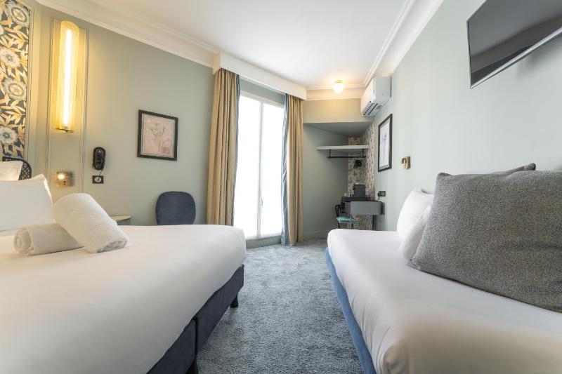 Triple Deluxe Room image 4