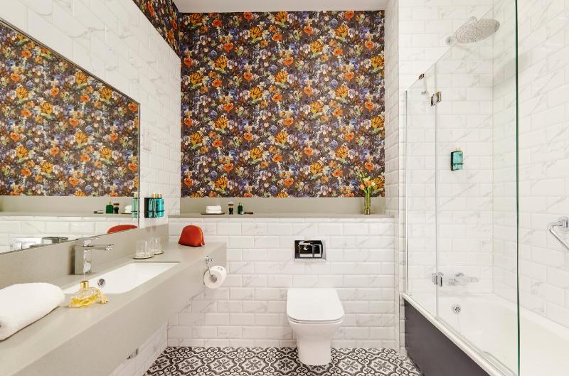Superior King Room image 3