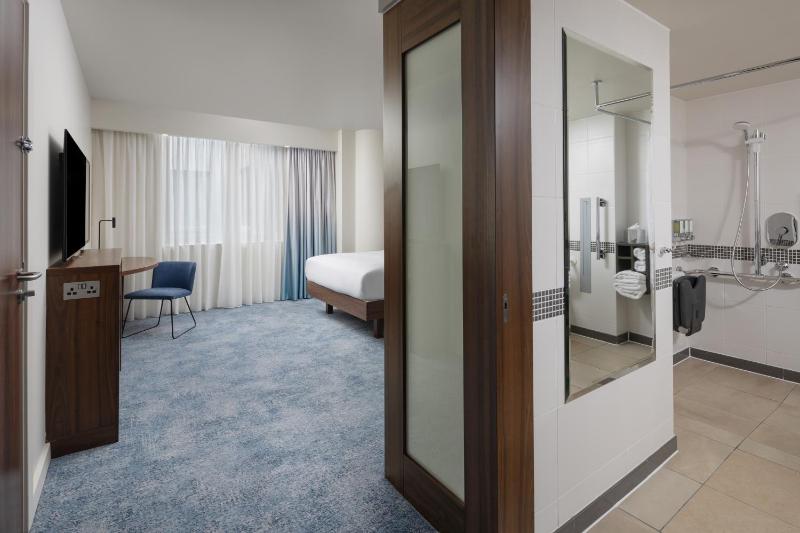 Queen Room - Mobility Access image 4