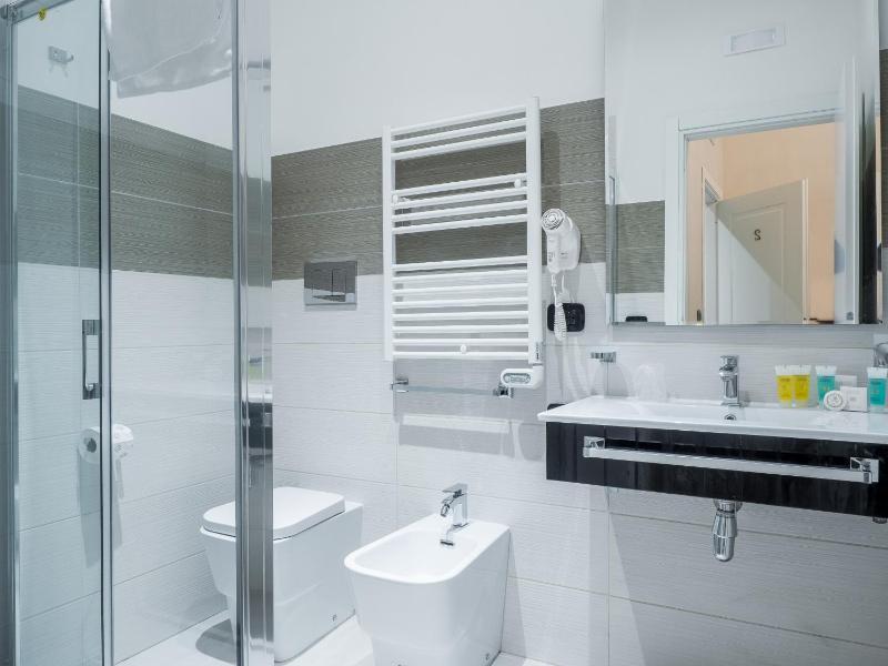 Double or Twin Room image 2