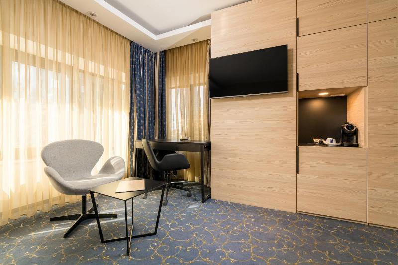 Executive Twin Room image 3