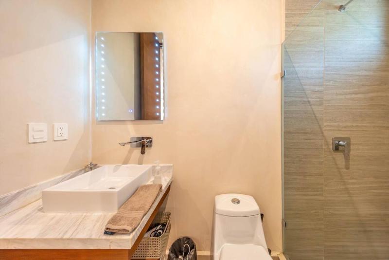 Lux 1 BR with Rooftop Pool in Tulum Jungle at Paraiso - image 15
