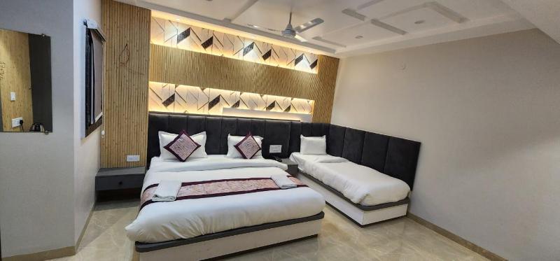 Superior Triple Room image 1