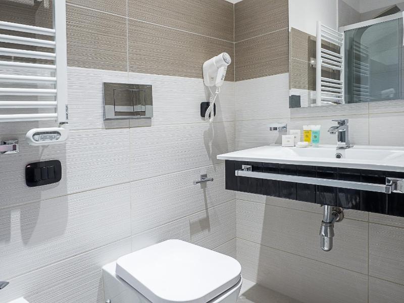 Triple Room - Mezzanine image 2