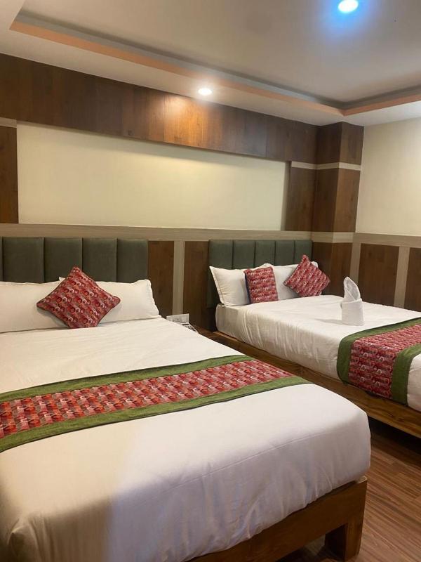 Deluxe Quadruple Room image 1