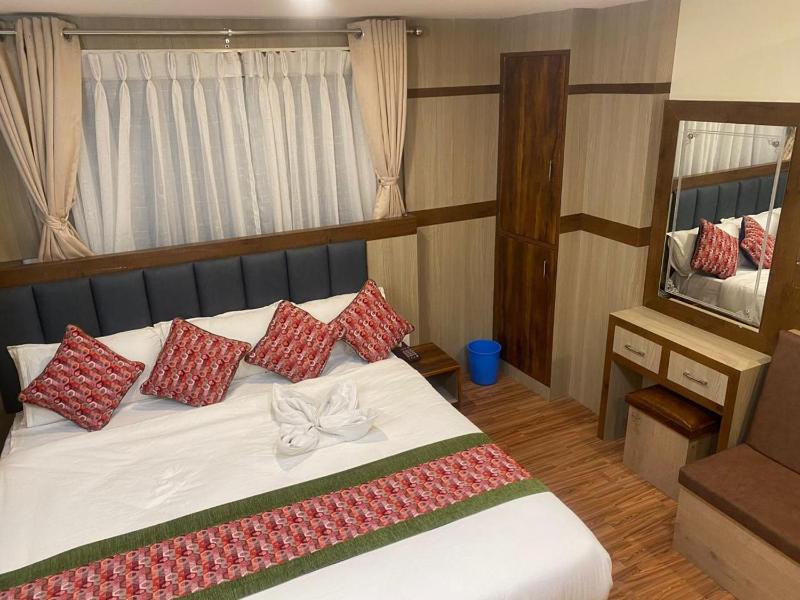 Hotel Middle Temple Pvt Ltd - image 2