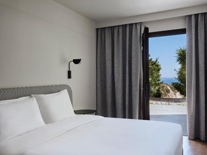 Executive Double Room with Terrace image 3