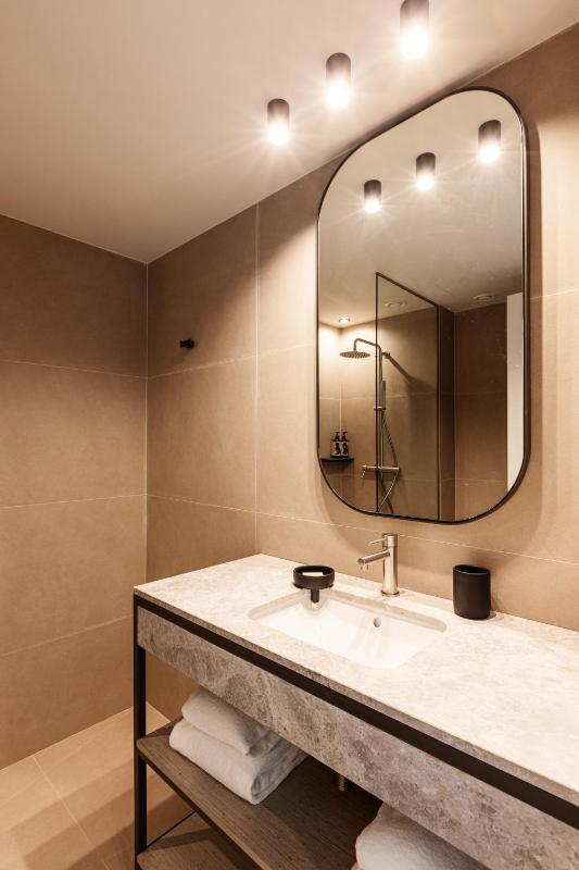 Deluxe Double Room with Sea View image 3