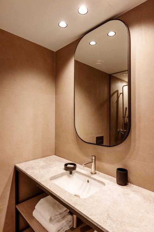 Junior Suite with Garden View image 4