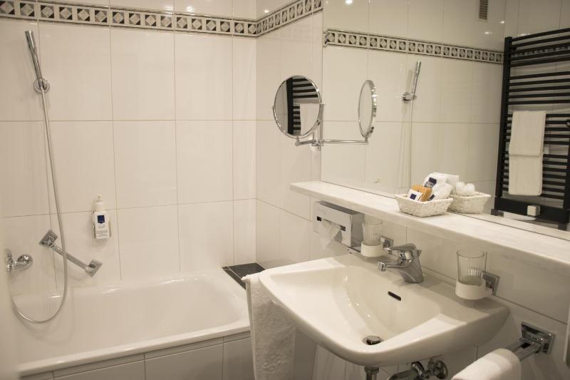 Premium Double Room image 3