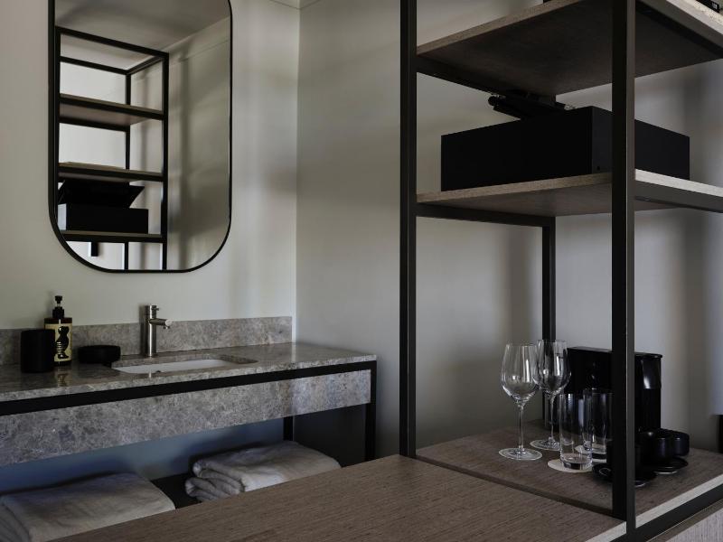 Executive Double Room with Terrace image 4