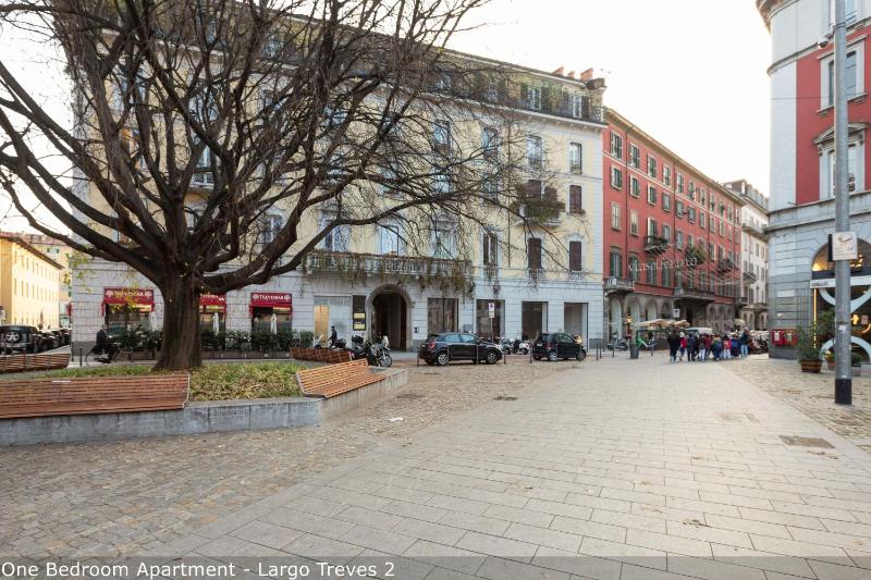 One-Bedroom Apartment - Largo Treves 2 image 2